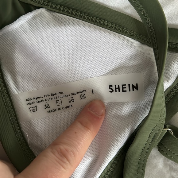 Cupshe green cheeky/thong bikini - Picture 5 of 5